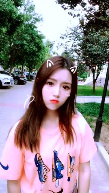 搞笑娱乐吃瓜少女视频,笑料百出！吃瓜少女带你领略搞笑娱乐视频盛宴